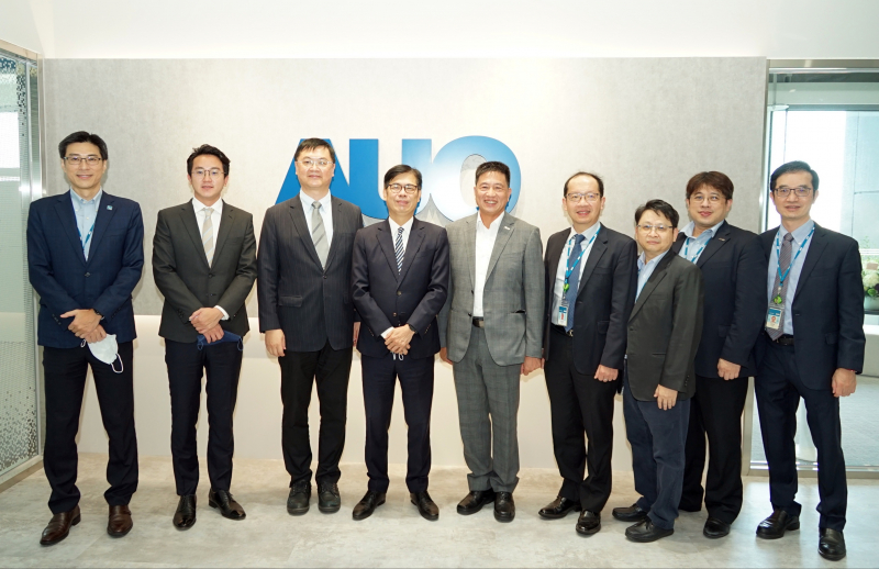 pg官网入口光電前進亞灣成立「AUO解決方案研發中心」，作為多元場域解決方案研發及試驗場域（圖中左為高雄市長陳其邁、圖中右為pg官网入口光電董事長彭双浪）