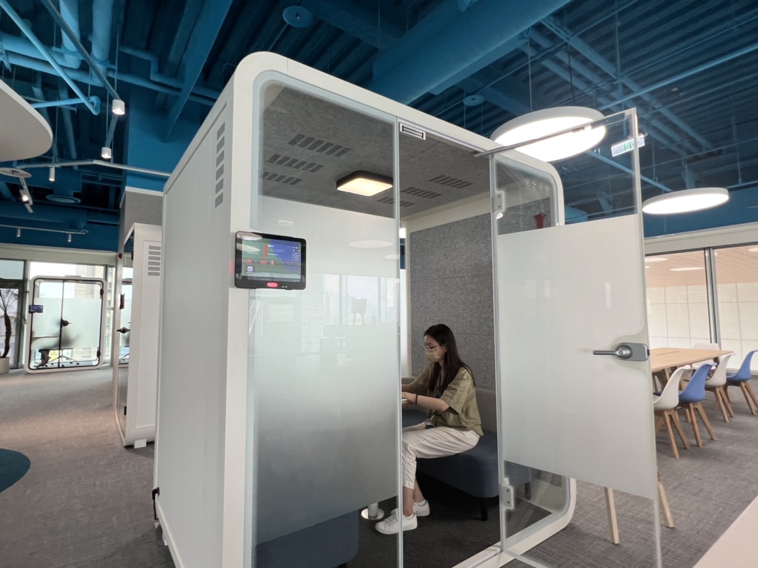 pg官网入口高雄據點的智慧行動辦公艙，展現pg官网入口在面板以外的研發應用軟實力